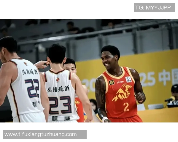 广东队与同曦队激战正酣谁能在CBA赛场上笑到最后 广东队与同曦队激战正酣谁能在CBA赛场上笑到最后
